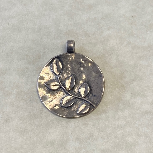 Made in Israel hammered sterling silver 925 leaf disc pendant - Picture 1 of 4
